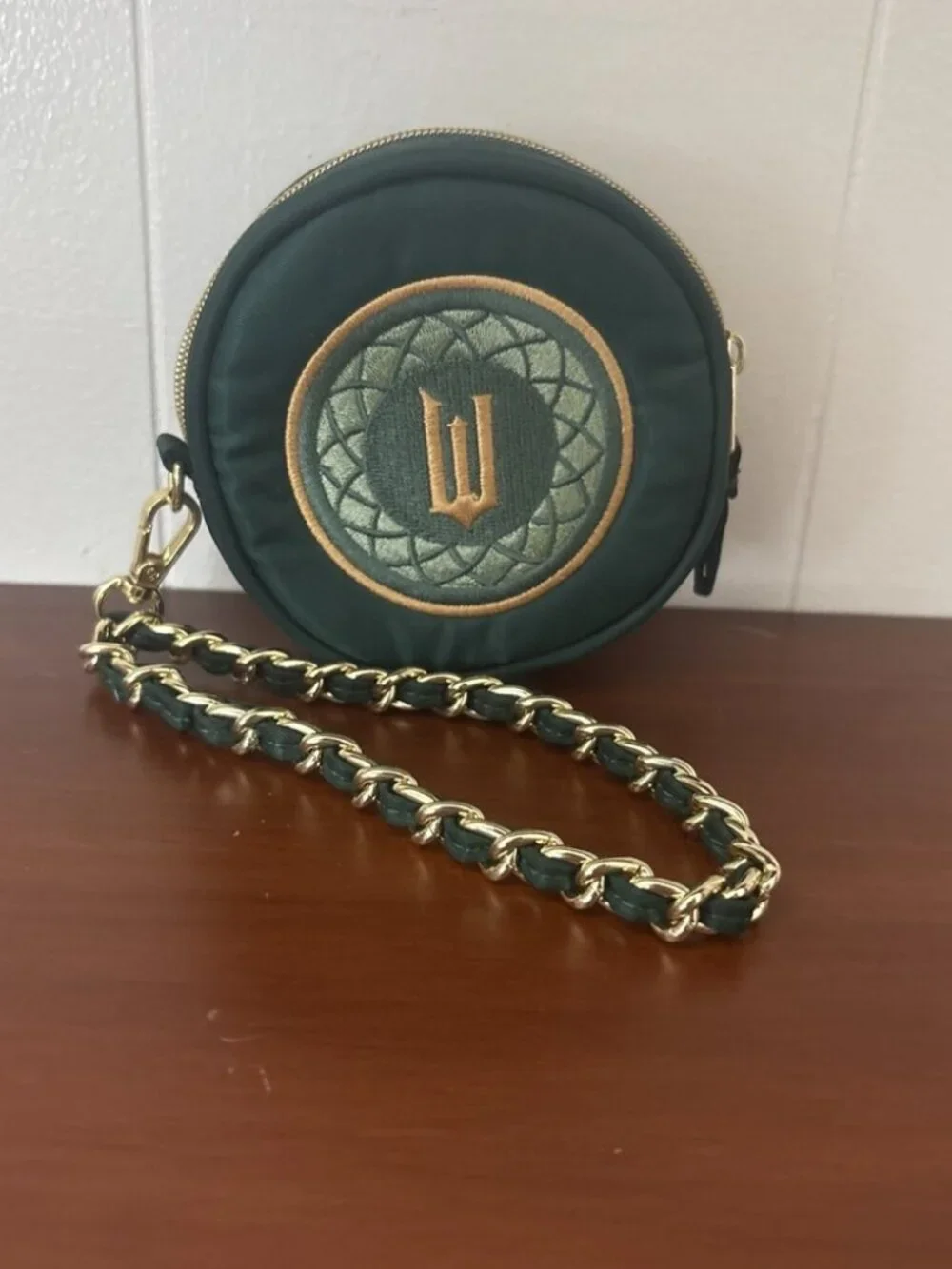 LUG x WICKED coin cash purse Wickedly Green Wristlet Ear Buds Zip Wizard of Oz